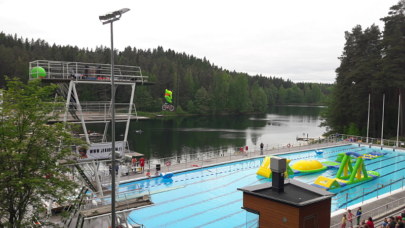 polkupyörähyppy muokattu ja pienennetty