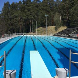 Aamuvirkuille maksuton aamu-uinti maauimalassa